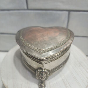 Vintage Silver Tone Heart-Shaped Trinket box. Preowned.